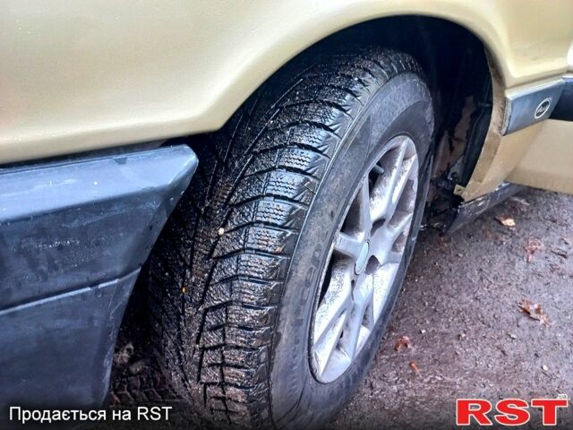 Бежевий Ауді 80, об'ємом двигуна 1.8 л та пробігом 0 тис. км за 2200 $, фото 7 на Automoto.ua