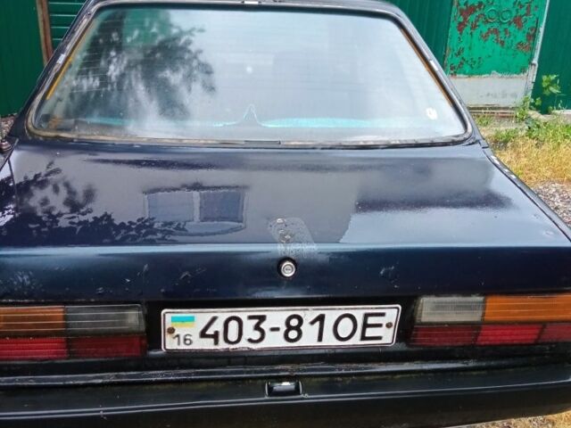 Черный Ауди 80, объемом двигателя 1.6 л и пробегом 400 тыс. км за 700 $, фото 1 на Automoto.ua