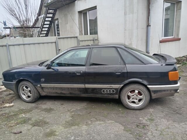 Черный Ауди 80, объемом двигателя 1.8 л и пробегом 400 тыс. км за 1400 $, фото 3 на Automoto.ua