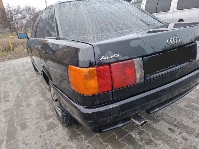 Черный Ауди 80, объемом двигателя 1.8 л и пробегом 299 тыс. км за 2000 $, фото 1 на Automoto.ua