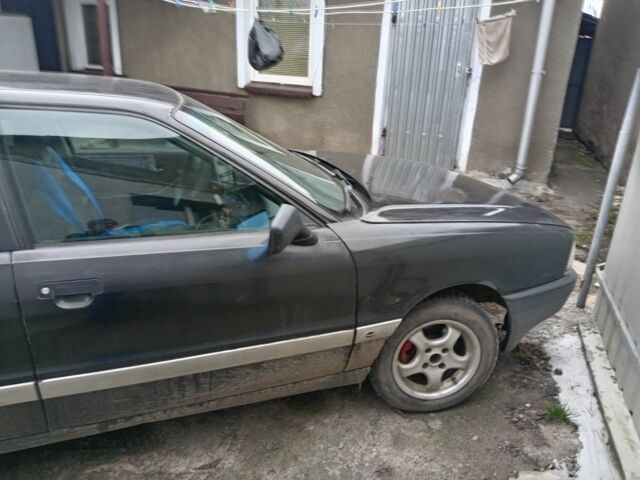 Черный Ауди 80, объемом двигателя 1.8 л и пробегом 400 тыс. км за 1400 $, фото 1 на Automoto.ua