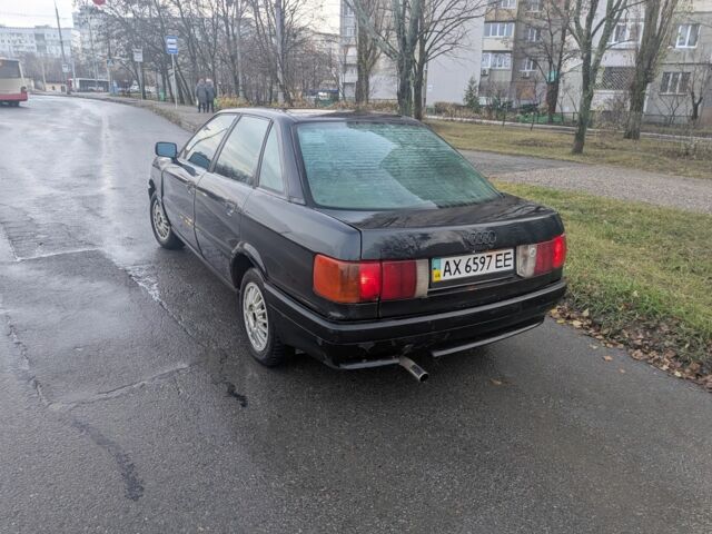 Черный Ауди 80, объемом двигателя 1.8 л и пробегом 300 тыс. км за 1064 $, фото 1 на Automoto.ua