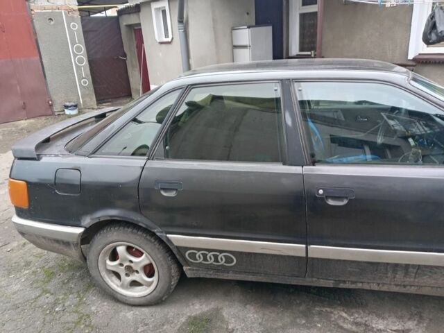 Черный Ауди 80, объемом двигателя 1.8 л и пробегом 400 тыс. км за 1400 $, фото 2 на Automoto.ua