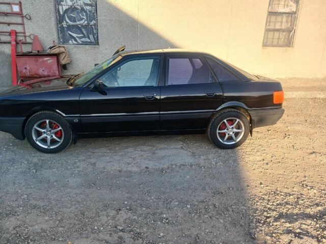 Черный Ауди 80, объемом двигателя 1.8 л и пробегом 250 тыс. км за 1700 $, фото 4 на Automoto.ua