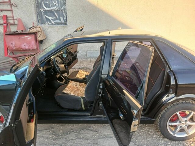 Черный Ауди 80, объемом двигателя 1.8 л и пробегом 250 тыс. км за 1700 $, фото 5 на Automoto.ua
