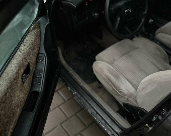 Черный Ауди 80, объемом двигателя 1.8 л и пробегом 602 тыс. км за 2200 $, фото 6 на Automoto.ua