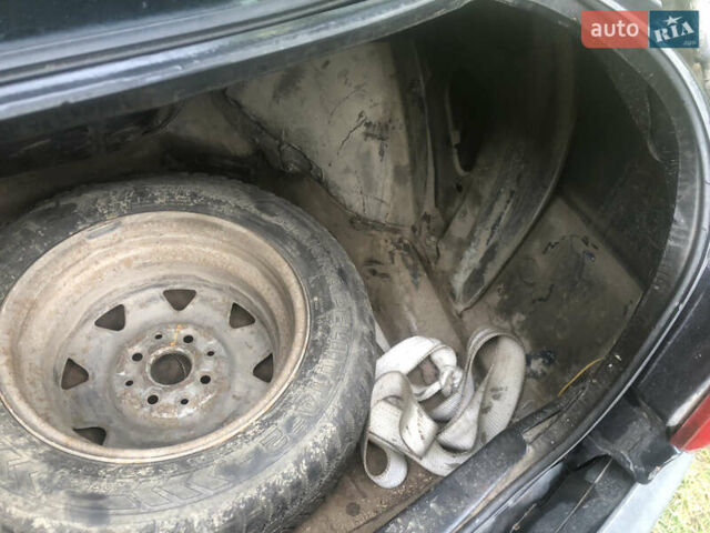 Черный Ауди 80, объемом двигателя 1.6 л и пробегом 300 тыс. км за 2000 $, фото 15 на Automoto.ua