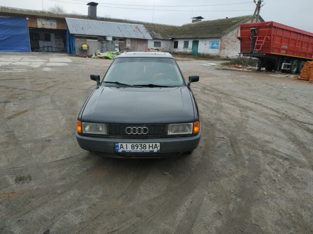 Черный Ауди 80, объемом двигателя 1.8 л и пробегом 1000 тыс. км за 1800 $, фото 2 на Automoto.ua