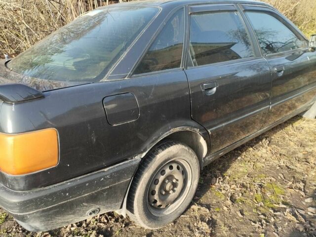 Черный Ауди 80, объемом двигателя 1.6 л и пробегом 377 тыс. км за 1800 $, фото 1 на Automoto.ua