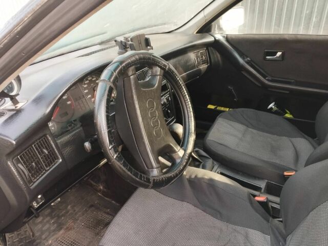 Черный Ауди 80, объемом двигателя 1.6 л и пробегом 377 тыс. км за 1800 $, фото 3 на Automoto.ua