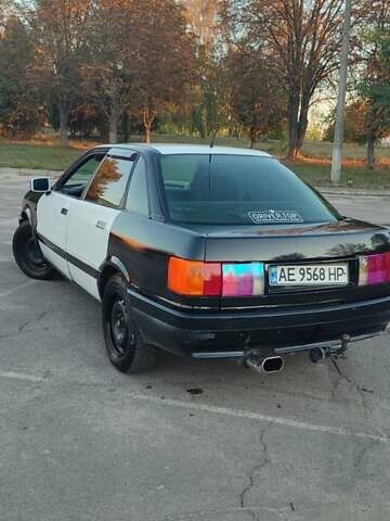 Черный Ауди 80, объемом двигателя 1.8 л и пробегом 999 тыс. км за 1800 $, фото 1 на Automoto.ua