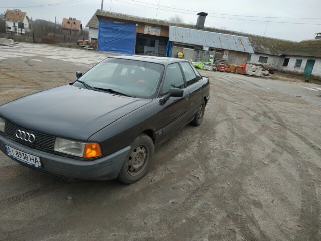 Черный Ауди 80, объемом двигателя 1.8 л и пробегом 1000 тыс. км за 1800 $, фото 1 на Automoto.ua