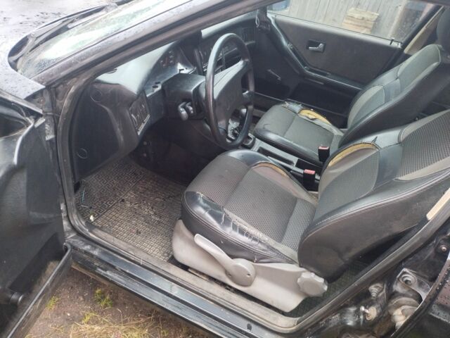 Черный Ауди 80, объемом двигателя 1.9 л и пробегом 350 тыс. км за 1250 $, фото 4 на Automoto.ua