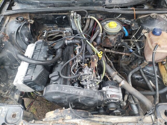 Черный Ауди 80, объемом двигателя 1.9 л и пробегом 350 тыс. км за 1250 $, фото 6 на Automoto.ua