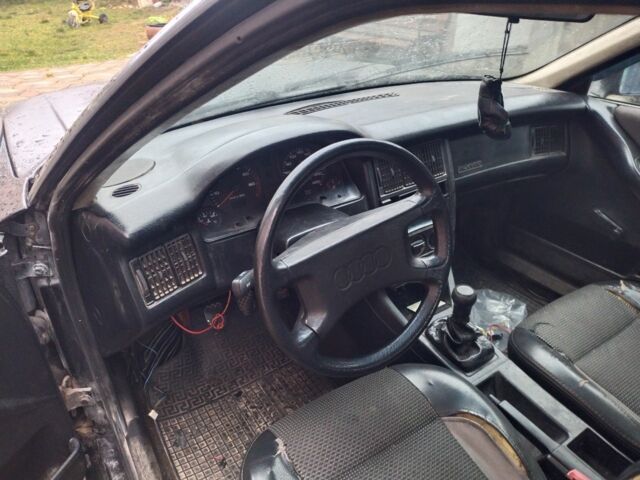 Черный Ауди 80, объемом двигателя 1.9 л и пробегом 350 тыс. км за 1250 $, фото 5 на Automoto.ua