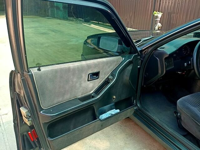 Черный Ауди 80, объемом двигателя 1.8 л и пробегом 280 тыс. км за 2800 $, фото 9 на Automoto.ua