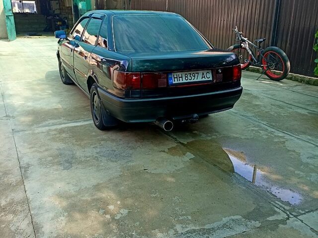 Черный Ауди 80, объемом двигателя 1.8 л и пробегом 280 тыс. км за 2800 $, фото 2 на Automoto.ua