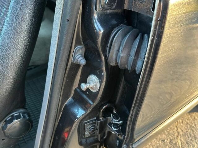 Чорний Ауді 80, об'ємом двигуна 1.8 л та пробігом 337 тис. км за 1050 $, фото 6 на Automoto.ua