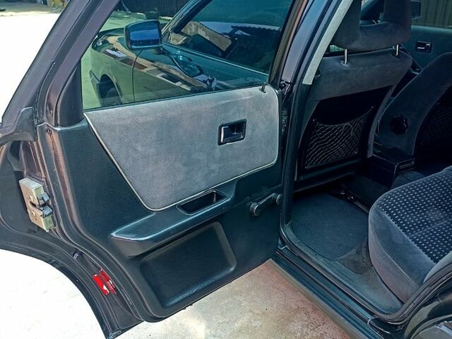 Черный Ауди 80, объемом двигателя 1.8 л и пробегом 280 тыс. км за 2800 $, фото 7 на Automoto.ua