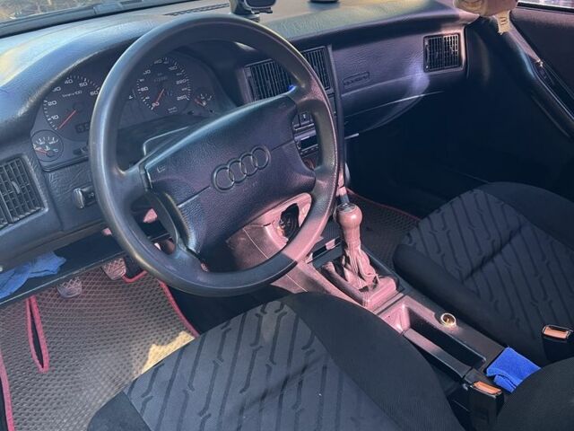 Черный Ауди 80, объемом двигателя 2.3 л и пробегом 320 тыс. км за 2376 $, фото 3 на Automoto.ua