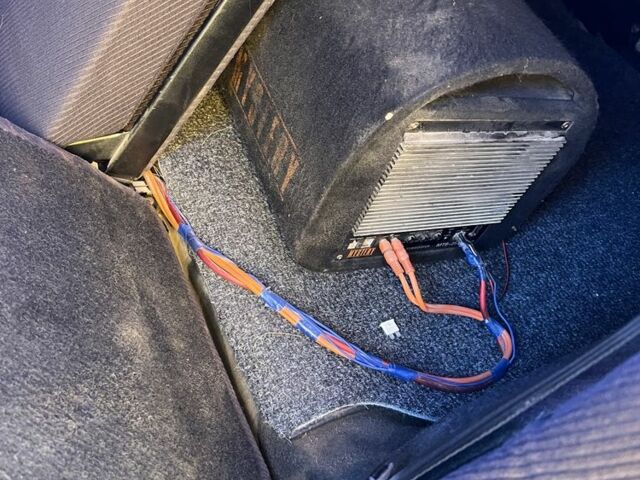 Черный Ауди 80, объемом двигателя 2.3 л и пробегом 320 тыс. км за 2376 $, фото 4 на Automoto.ua