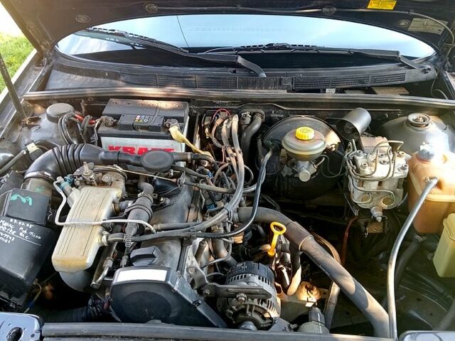 Черный Ауди 80, объемом двигателя 2 л и пробегом 202 тыс. км за 3200 $, фото 5 на Automoto.ua