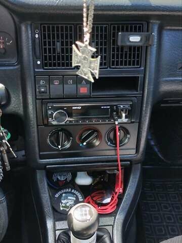 Черный Ауди 80, объемом двигателя 2 л и пробегом 324 тыс. км за 3500 $, фото 65 на Automoto.ua