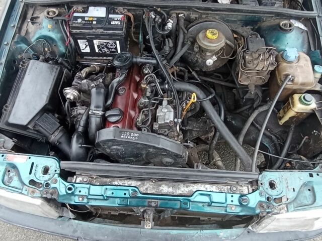 Черный Ауди 80, объемом двигателя 1.9 л и пробегом 400 тыс. км за 472 $, фото 1 на Automoto.ua