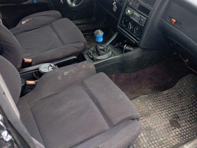 Черный Ауди 80, объемом двигателя 1.9 л и пробегом 400 тыс. км за 472 $, фото 3 на Automoto.ua