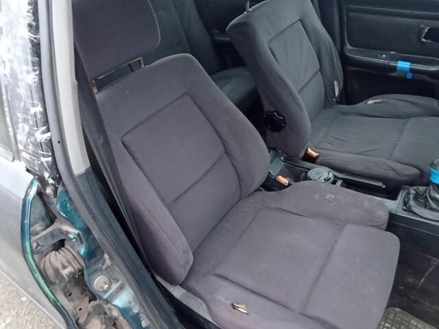 Черный Ауди 80, объемом двигателя 1.9 л и пробегом 400 тыс. км за 472 $, фото 2 на Automoto.ua