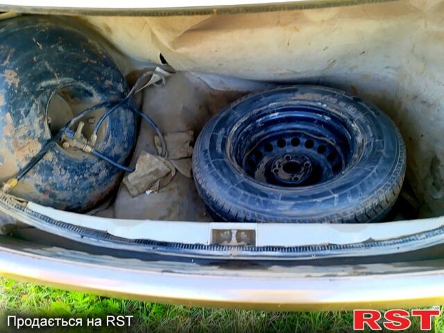 Коричневый Ауди 80, объемом двигателя 1.8 л и пробегом 0 тыс. км за 1700 $, фото 7 на Automoto.ua