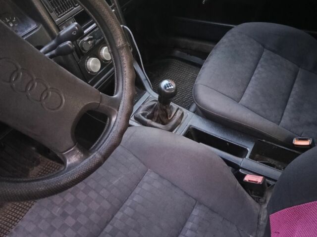 Красный Ауди 80, объемом двигателя 1.8 л и пробегом 400 тыс. км за 1100 $, фото 4 на Automoto.ua