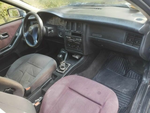 Красный Ауди 80, объемом двигателя 1.8 л и пробегом 280 тыс. км за 1300 $, фото 5 на Automoto.ua