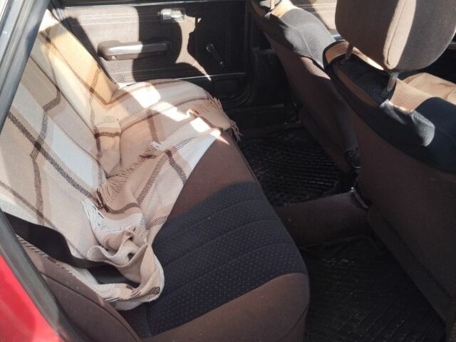 Красный Ауди 80, объемом двигателя 1.6 л и пробегом 200 тыс. км за 719 $, фото 4 на Automoto.ua