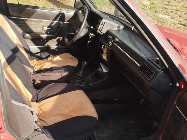 Красный Ауди 80, объемом двигателя 1.6 л и пробегом 200 тыс. км за 719 $, фото 5 на Automoto.ua