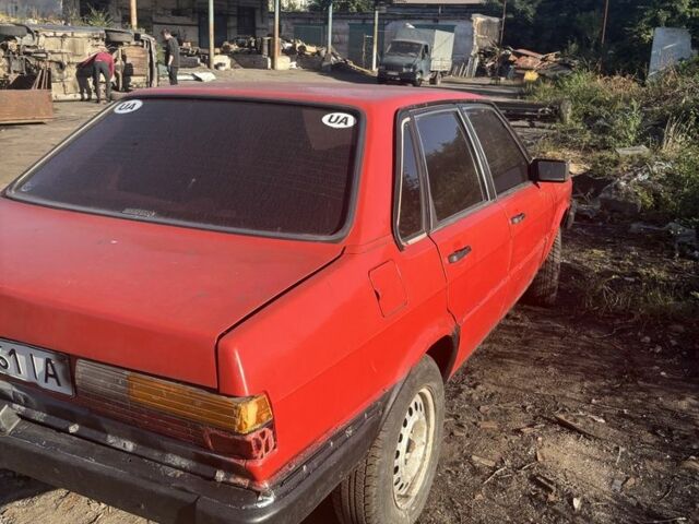 Красный Ауди 80, объемом двигателя 1.6 л и пробегом 333 тыс. км за 499 $, фото 1 на Automoto.ua