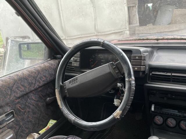 Красный Ауди 80, объемом двигателя 1.8 л и пробегом 300 тыс. км за 800 $, фото 5 на Automoto.ua