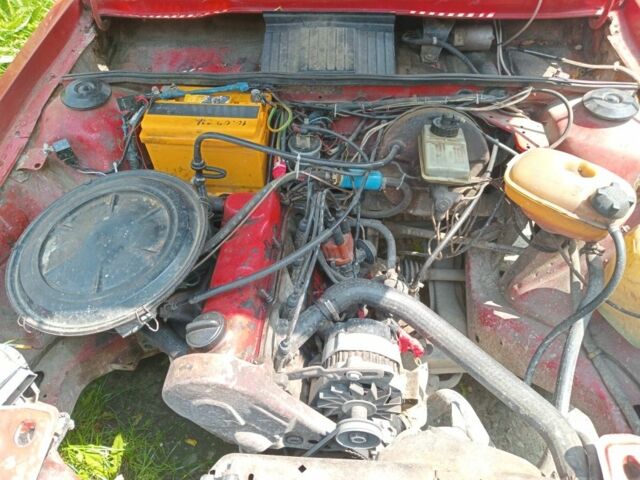 Красный Ауди 80, объемом двигателя 1.6 л и пробегом 1000 тыс. км за 500 $, фото 4 на Automoto.ua