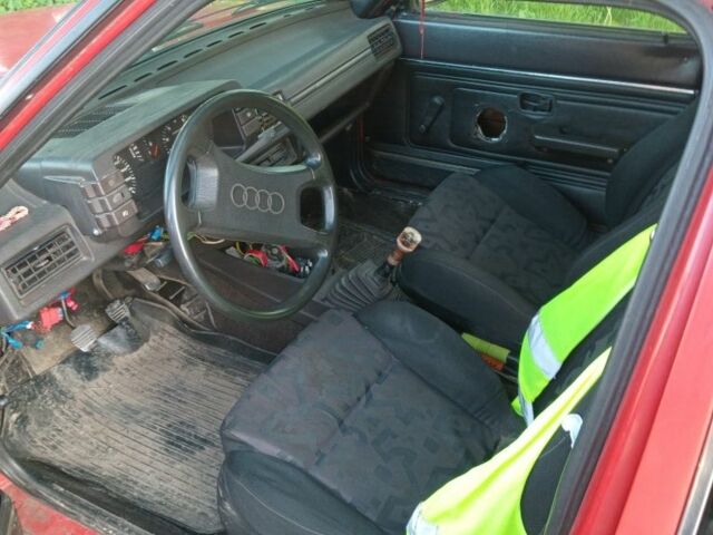 Красный Ауди 80, объемом двигателя 1.6 л и пробегом 1000 тыс. км за 500 $, фото 3 на Automoto.ua
