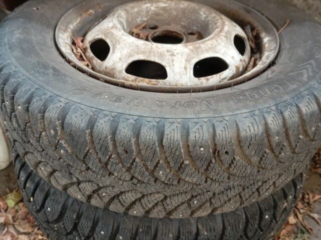 Красный Ауди 80, объемом двигателя 1.8 л и пробегом 280 тыс. км за 1432 $, фото 5 на Automoto.ua