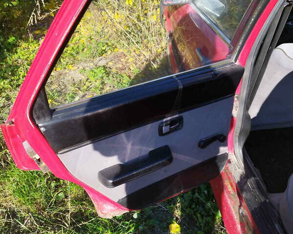 Червоний Ауді 80, об'ємом двигуна 1.6 л та пробігом 300 тис. км за 950 $, фото 5 на Automoto.ua