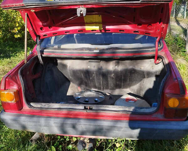 Червоний Ауді 80, об'ємом двигуна 1.6 л та пробігом 300 тис. км за 950 $, фото 3 на Automoto.ua
