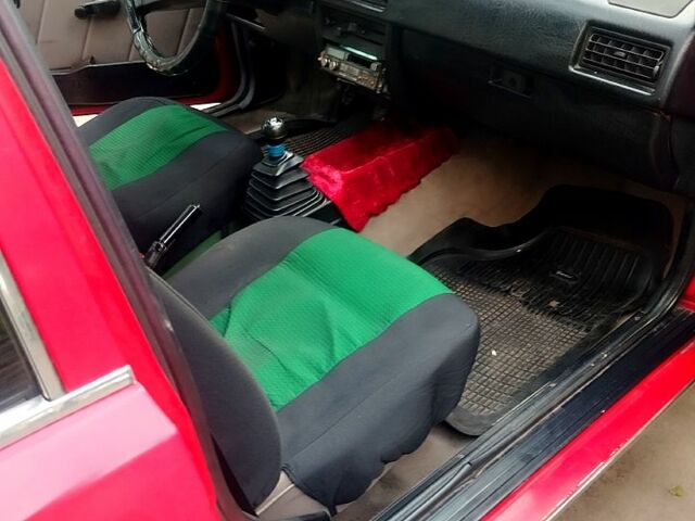 Красный Ауди 80, объемом двигателя 1.6 л и пробегом 300 тыс. км за 1230 $, фото 2 на Automoto.ua