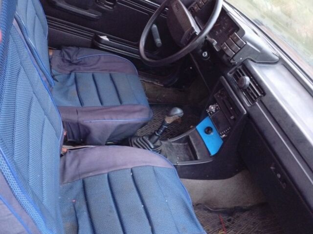 Красный Ауди 80, объемом двигателя 0 л и пробегом 300 тыс. км за 598 $, фото 3 на Automoto.ua