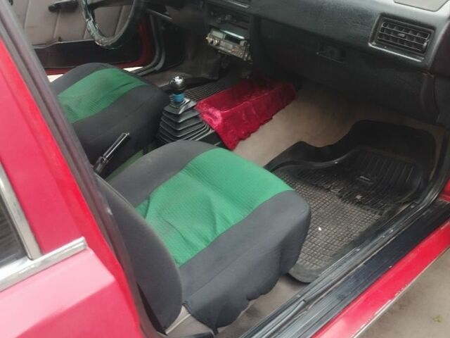 Красный Ауди 80, объемом двигателя 1 л и пробегом 700 тыс. км за 989 $, фото 6 на Automoto.ua