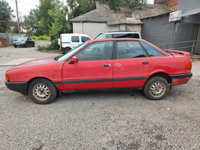 Красный Ауди 80, объемом двигателя 1.6 л и пробегом 300 тыс. км за 601 $, фото 1 на Automoto.ua