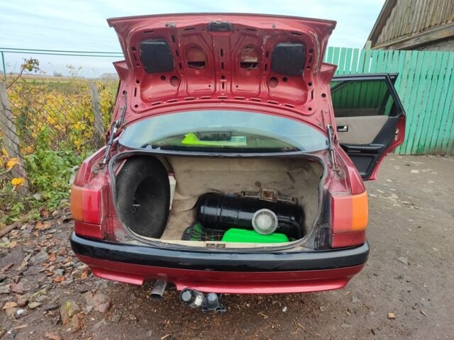 Красный Ауди 80, объемом двигателя 1.8 л и пробегом 280 тыс. км за 1600 $, фото 4 на Automoto.ua