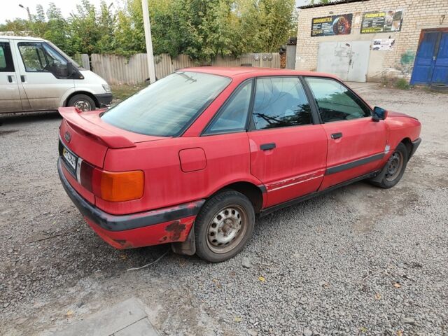 Красный Ауди 80, объемом двигателя 1.6 л и пробегом 300 тыс. км за 601 $, фото 5 на Automoto.ua