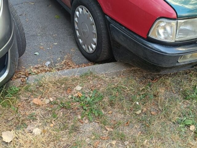 Червоний Ауді 80, об'ємом двигуна 1.8 л та пробігом 300 тис. км за 900 $, фото 5 на Automoto.ua