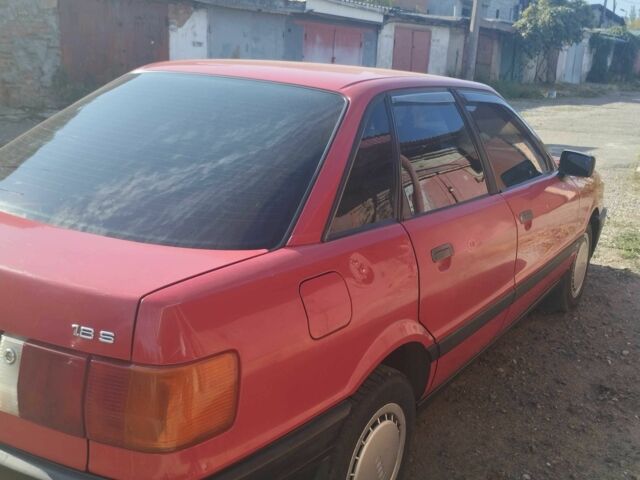 Красный Ауди 80, объемом двигателя 1.8 л и пробегом 250 тыс. км за 2500 $, фото 1 на Automoto.ua